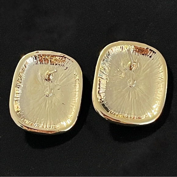 ✨ Elegant Dark Red Enamel Stud Earrings - Picture 4 of 4